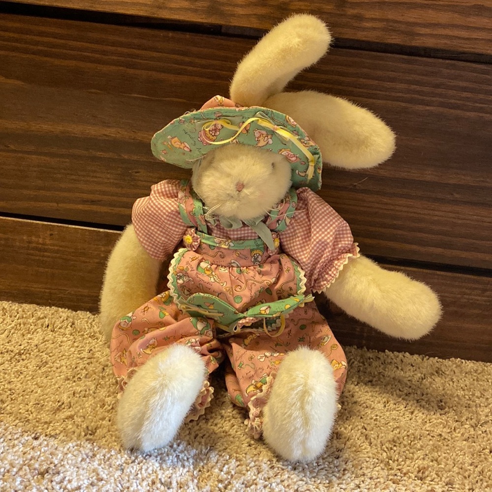 Hallmark Bunnies by the Bay “Little Bit” stuffed bunny rabbit